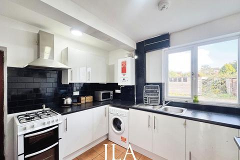 3 bedroom semi-detached house to rent, Leicester LE2