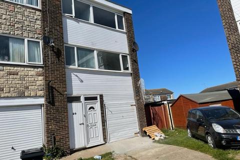 5 bedroom house to rent, 20 Walnut Way  ,Walnut Way , Clacton-on-Sea, CO15