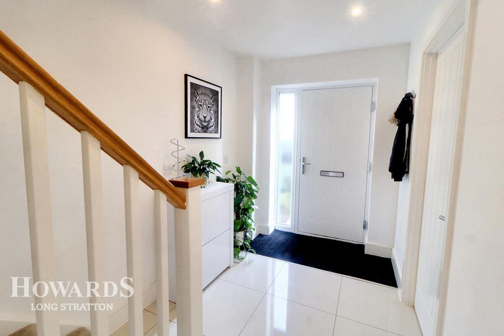 Kestrel Close, Harleston 4 bed semidetached house for sale £325,000