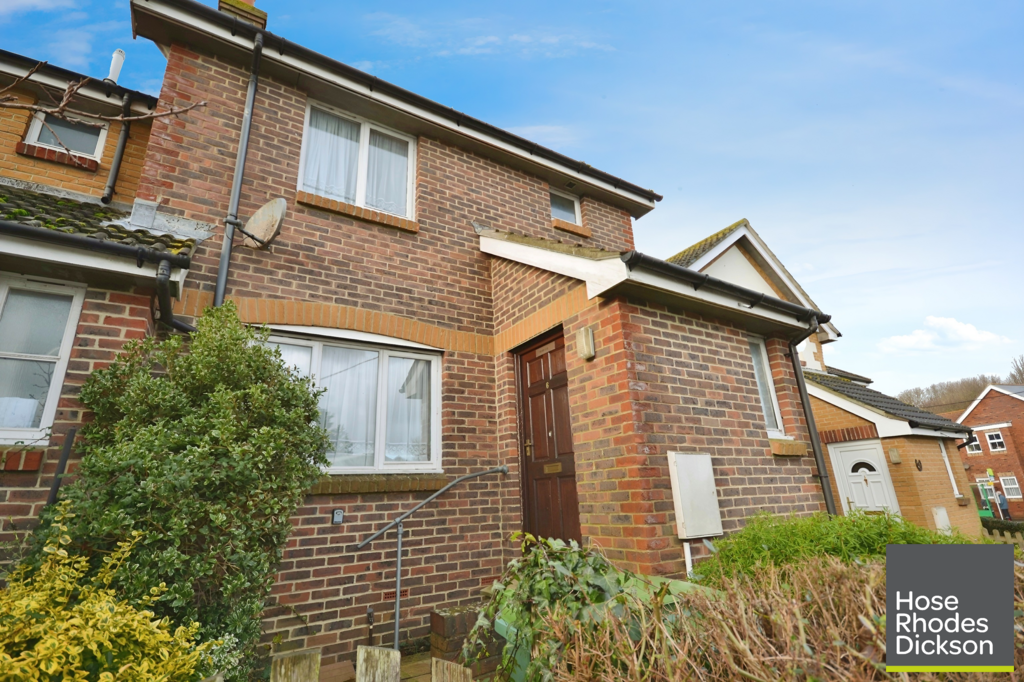 Stroud Road, Freshwater 3 bed end of terrace house to rent £1,050 pcm