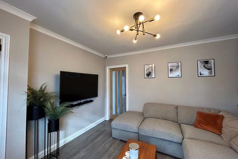3 bedroom semi-detached house to rent, Higher Croft, Manchester