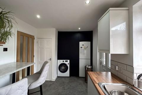 3 bedroom semi-detached house to rent, Higher Croft, Manchester