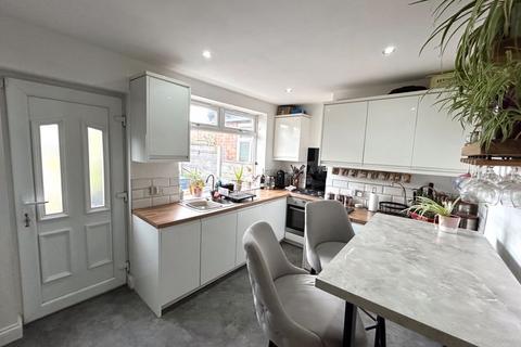 3 bedroom semi-detached house to rent, Higher Croft, Manchester