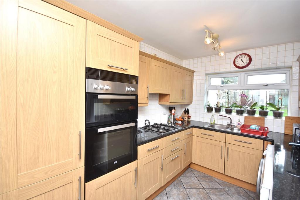 Aylesbury HP21 2 bed terraced house to rent £1,250 pcm (£288 pw)