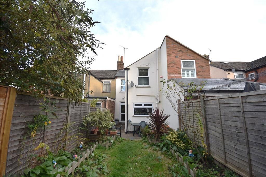 Aylesbury HP21 2 bed terraced house to rent £1,250 pcm (£288 pw)