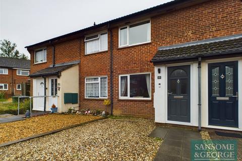 2 bedroom terraced house for sale, Winchfield Gardens, Tadley, Hampshire, RG26