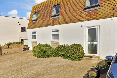 1 bedroom ground floor flat for sale, The Esplanade, Telscombe Cliffs, Peacehaven, East Sussex