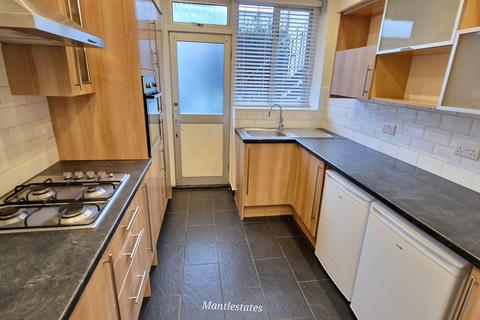 3 bedroom flat to rent, Brownlow Court, Oak Lane N11 2BH