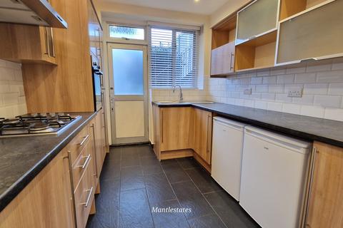 3 bedroom flat to rent, Brownlow Court, Oak Lane N11 2BH