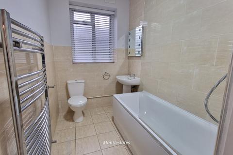 3 bedroom flat to rent, Brownlow Court, Oak Lane N11 2BH