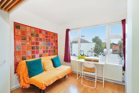 2 bedroom flat for sale, St. James Road, Stratford, E15