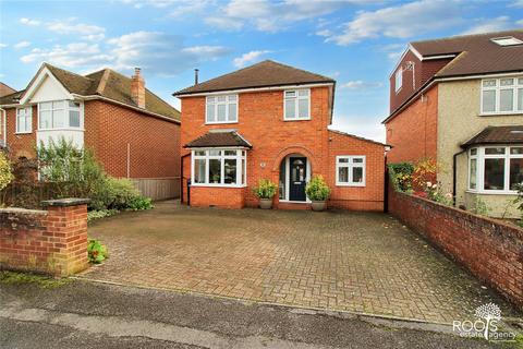 3 bedroom detached house for sale, Bath Road, Berkshire RG18