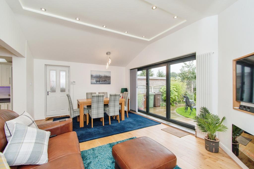 Sitting/Dining Room