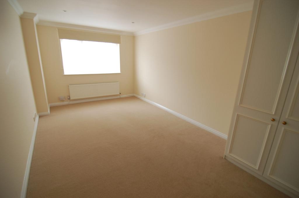 Viscount Point, Wimbledon SW19 2 bed apartment to rent £1,950 pcm (£