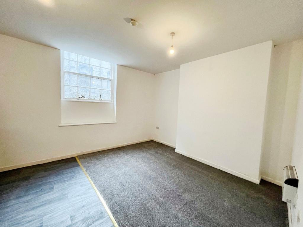 Carlton Place, West Yorkshire HX1 2 bed apartment to rent £650 pcm (£