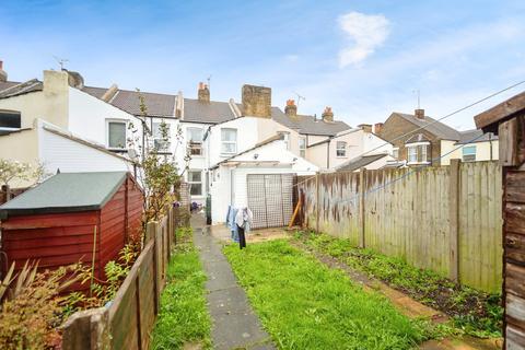 3 bedroom terraced house for sale, Livingstone Road, Kent ME7