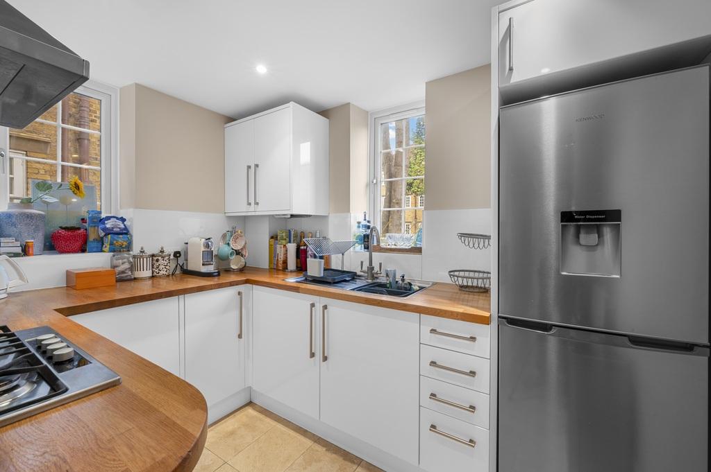 Hungerford Court, SW18 2 bed flat to rent £2,200 pcm (£508 pw)