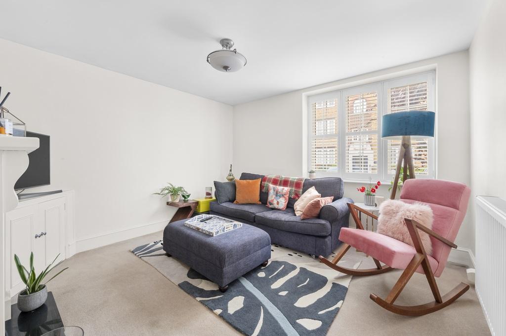 Hungerford Court, SW18 2 bed flat to rent £2,200 pcm (£508 pw)