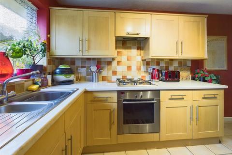 2 bedroom maisonette for sale, Hillfield Court Road, Gloucester