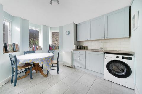 1 bedroom flat for sale, Ferme Park Road, London N8