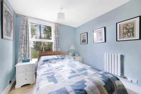 1 bedroom flat for sale, Ferme Park Road, London N8