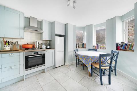 1 bedroom flat for sale, Ferme Park Road, London N8