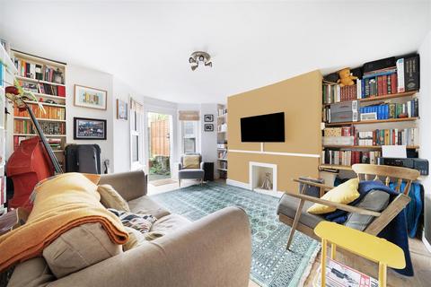 1 bedroom flat for sale, Ferme Park Road, London N8