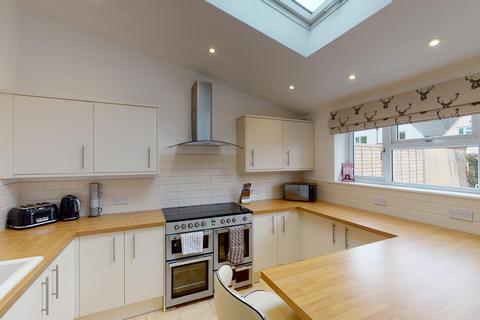 5 bedroom house share to rent, Brooke Road, Cirencester GL7