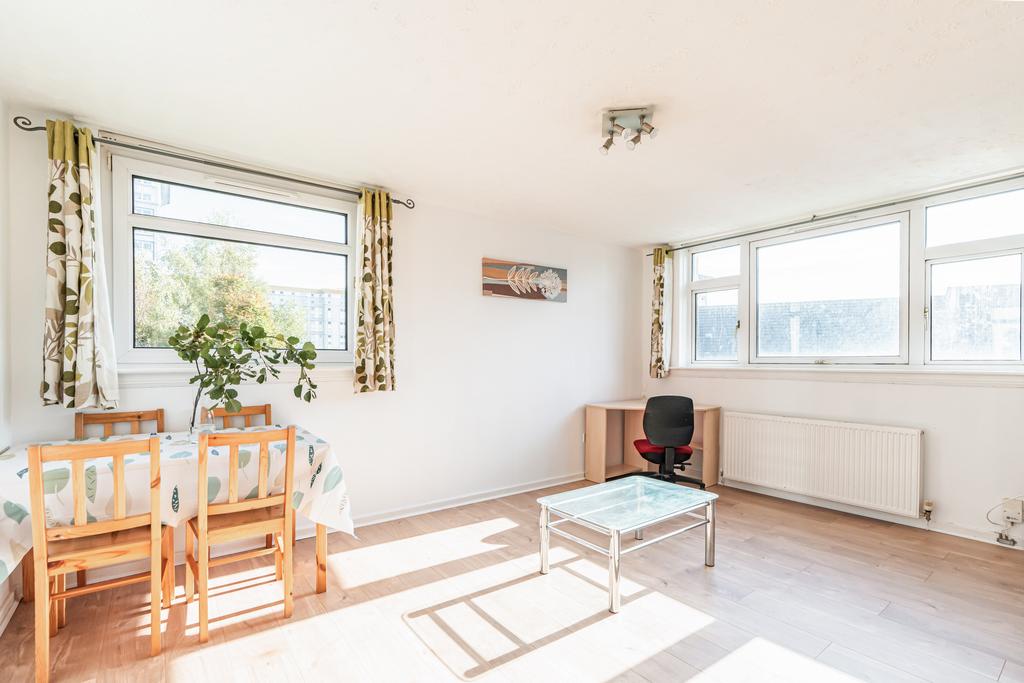 Calder Gardens, Edinburgh EH11 2 bed flat for sale £125,000