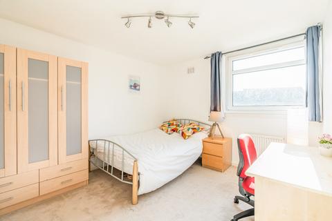 15/4 Calder Gardens, Edinburgh, EH11 4JB