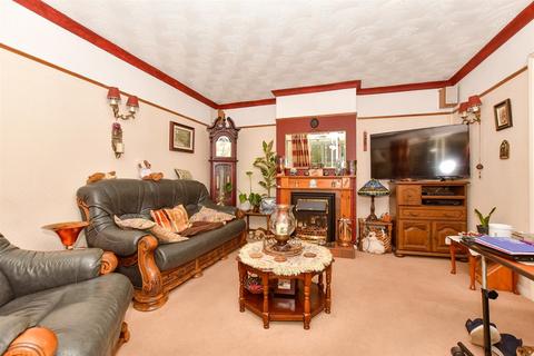 7 Downs Close, East Studdal, Dover, CT15 5BY