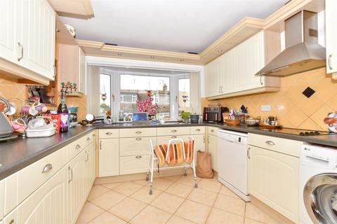 7 Downs Close, East Studdal, Dover, CT15 5BY