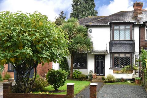 3 bedroom semi-detached house for sale, Calmont Road Bromley BR1