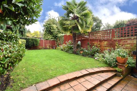 3 bedroom semi-detached house for sale, Calmont Road Bromley BR1