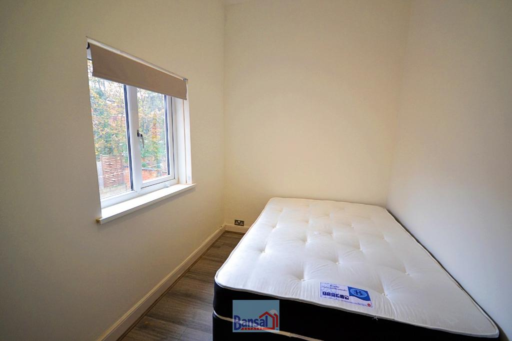Gloucester Street, CV1 Studio to rent £725 pcm (£167 pw)