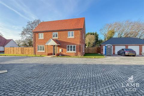 4 bedroom detached house for sale, Clacton Road, Weeley Heath CO16