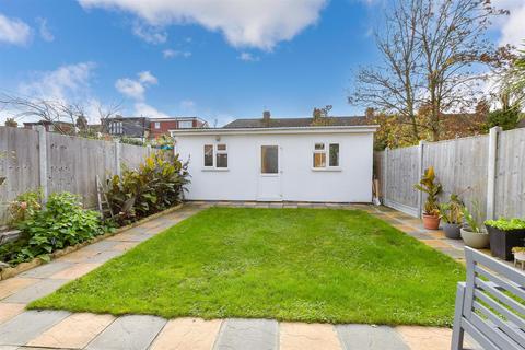 4 bedroom end of terrace house for sale, Kinfauns Road, Goodmayes, Essex