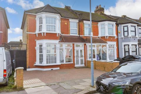 4 bedroom end of terrace house for sale, Kinfauns Road, Goodmayes, Essex