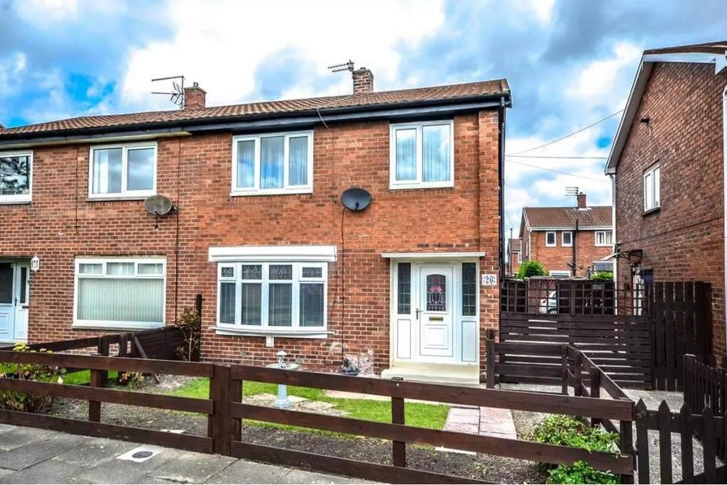 Jesmond Gardens, South Shields 3 bed house to rent £775 pcm (£179 pw)