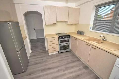 3 bedroom house to rent, Jesmond Gardens, South Shields