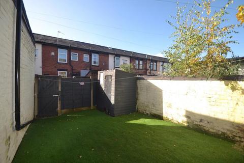 3 bedroom terraced house to rent, Lowton Street, Bury M26