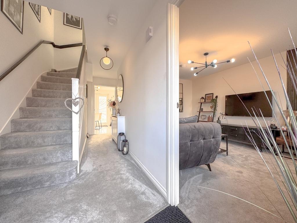 TRACK DRIVE, UDDINGSTON G71 3 bed semidetached house for sale £245,000