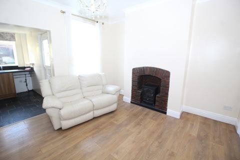 2 bedroom terraced house to rent, Cemetery Road, Hemsworth