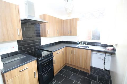 2 bedroom terraced house to rent, Cemetery Road, Hemsworth