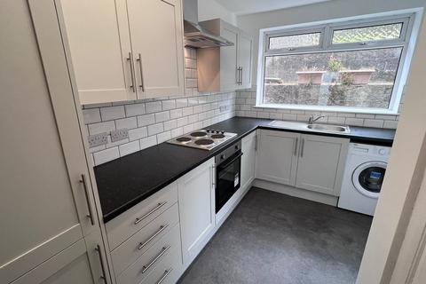 3 bedroom terraced house to rent, Caryl Terrace, Plasmarl, Swansea