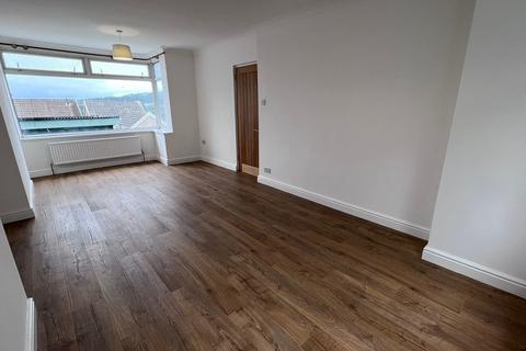 3 bedroom terraced house to rent, Caryl Terrace, Plasmarl, Swansea