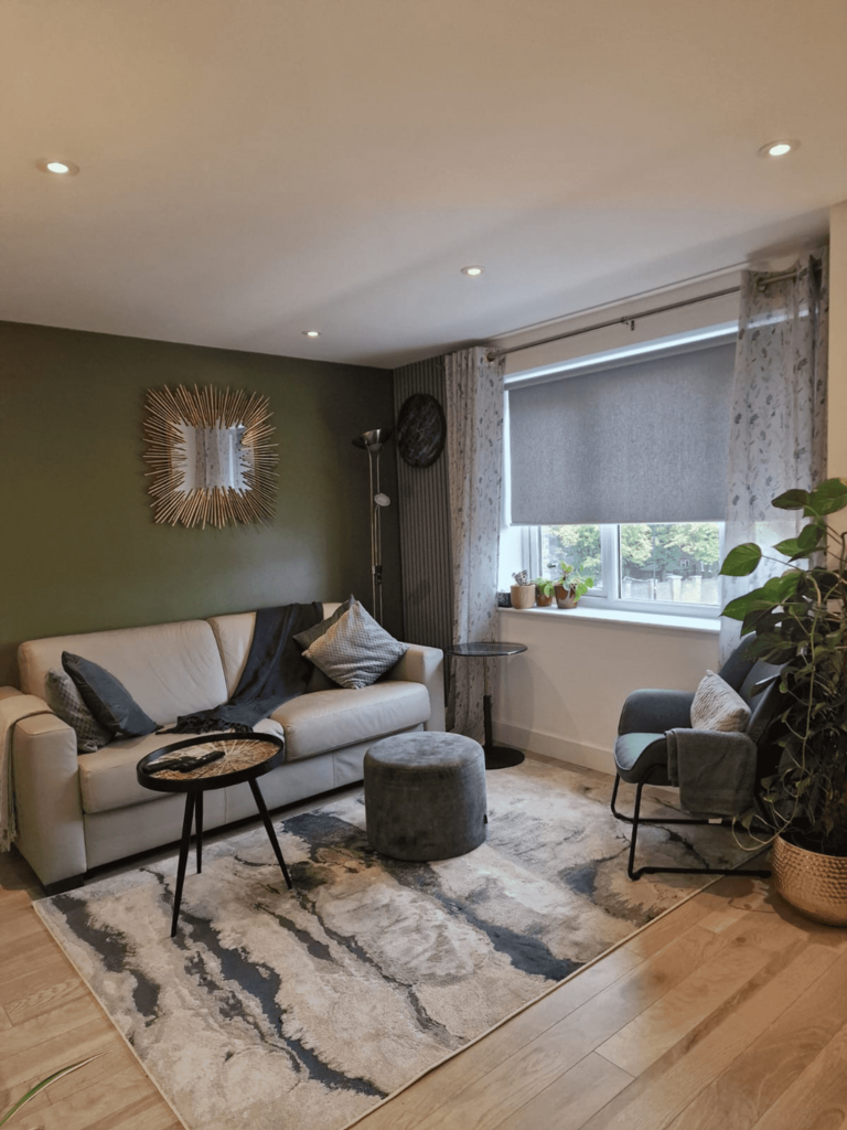 Windmill Place, Southall, UB2 1 bed apartment to rent £1,700 pcm (£
