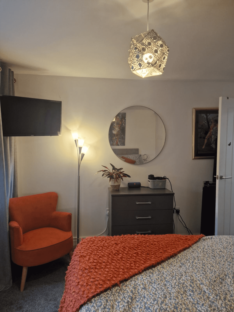 Windmill Place, Southall, UB2 1 bed apartment to rent £1,700 pcm (£