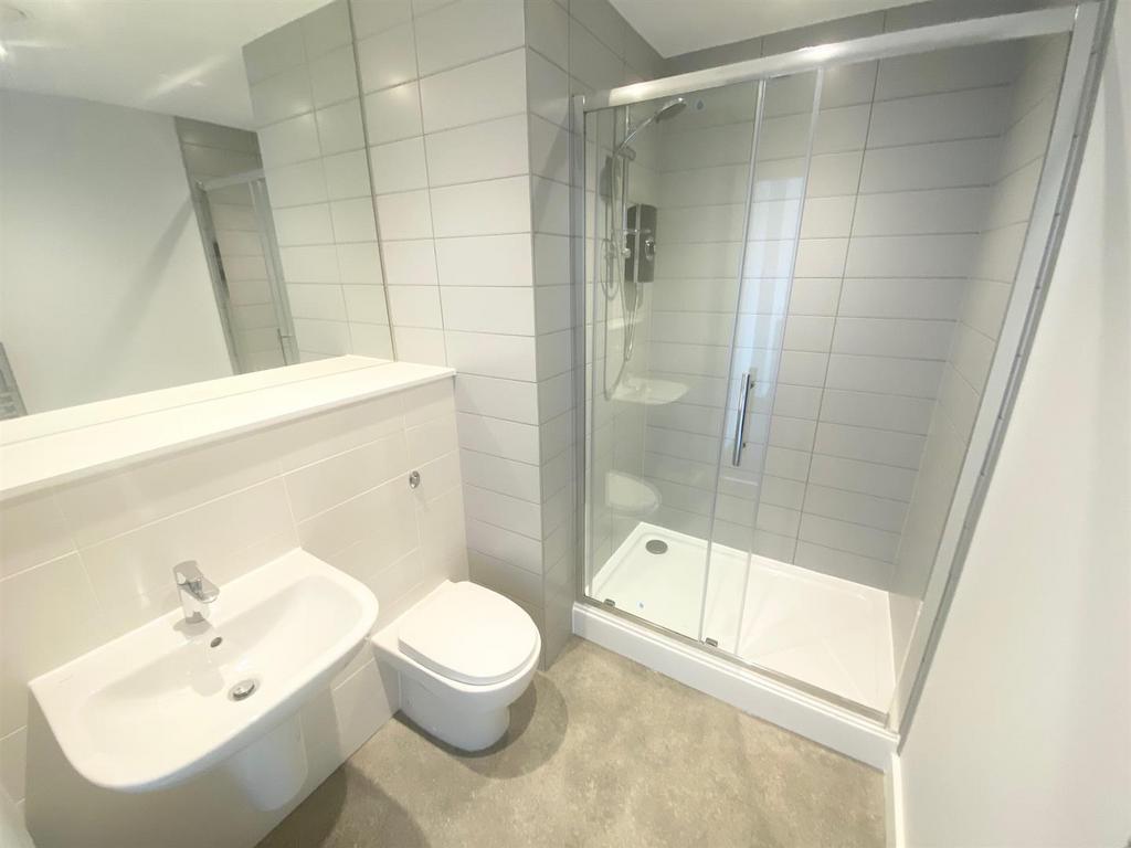 Sky Gardens, Crosby Road North... Studio to rent £695 pcm (£160 pw)