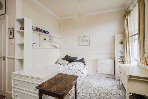 Studio for sale, Queens Road, London SW19